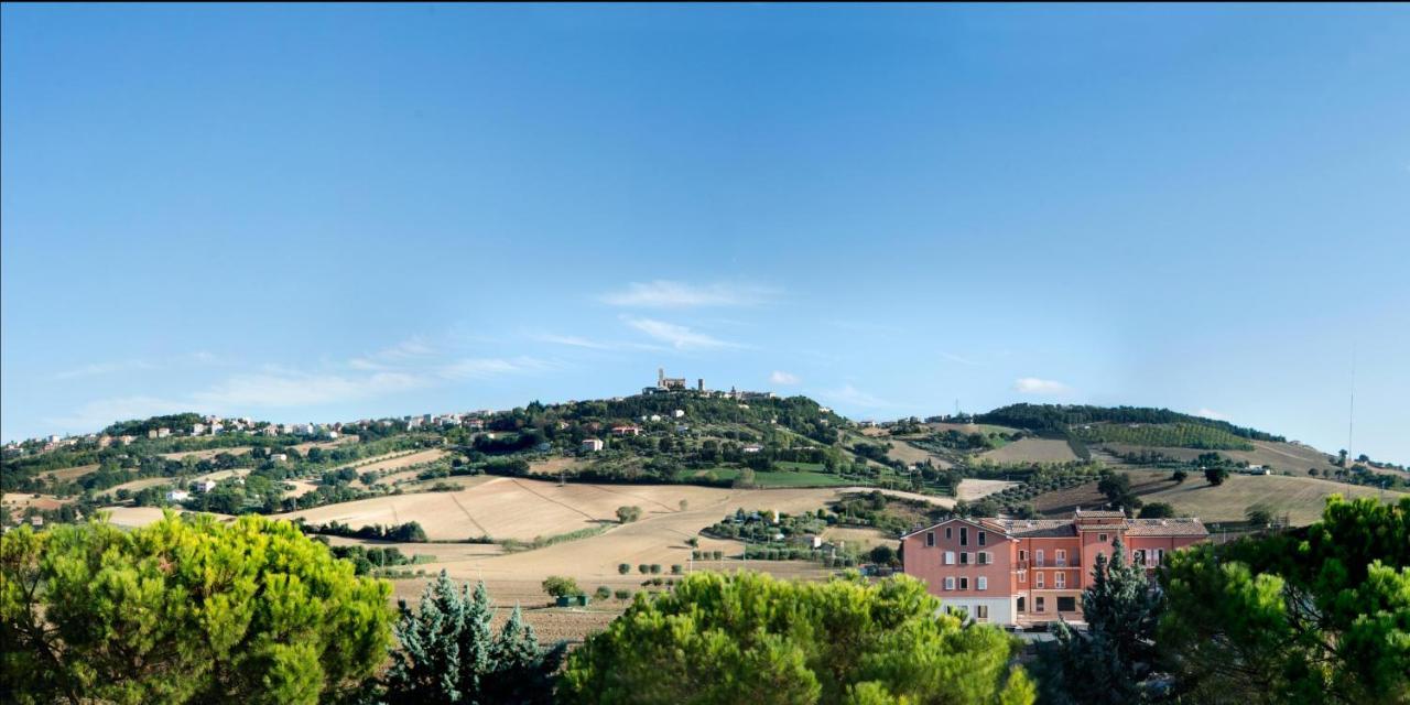Hotel Torresi Potenza Picena Buitenkant foto