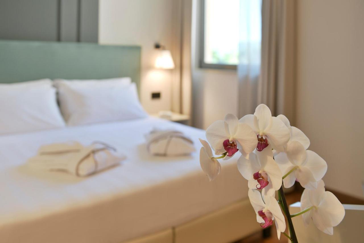Hotel Torresi Potenza Picena Buitenkant foto