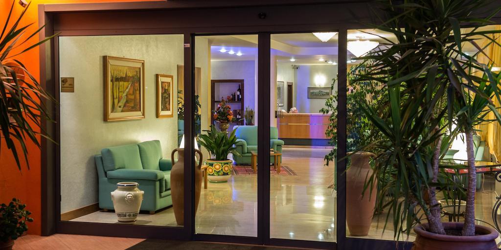 Hotel Torresi Potenza Picena Buitenkant foto